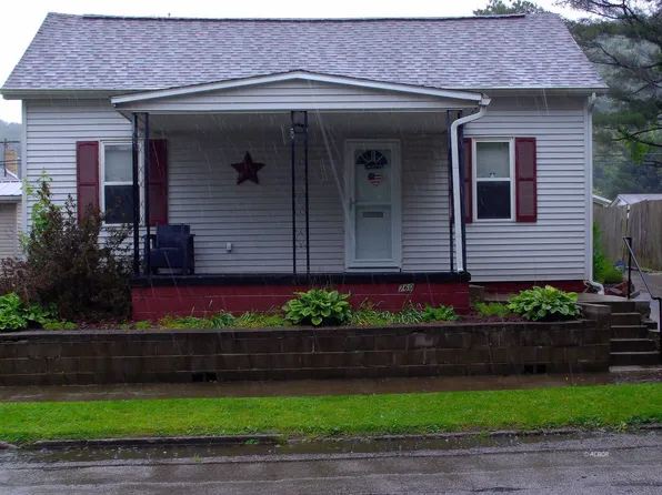 760 Poplar St, Nelsonville, OH 45764