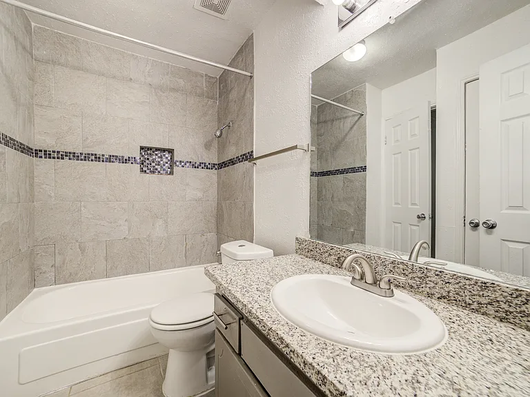 Ashford Santa Fe Bathroom