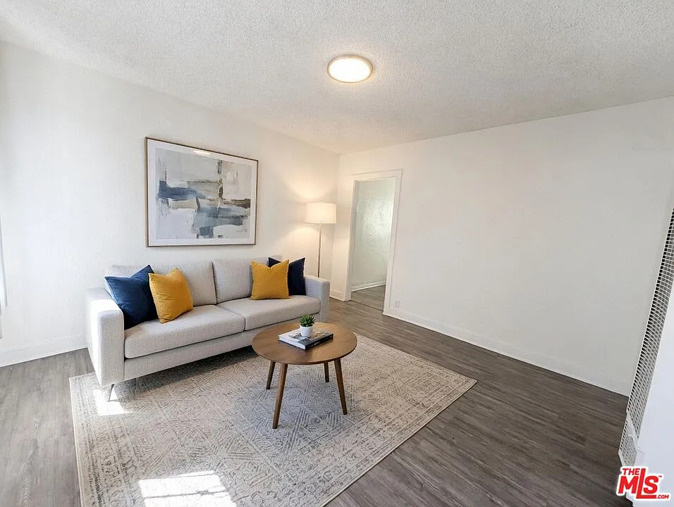 2621 Magnolia Ave #1/4