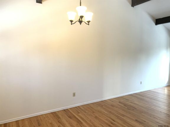 5th image of 6 McIntosh Ln