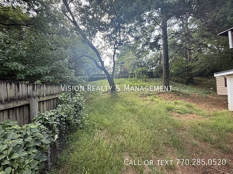133 Salem Dr — Photo 16