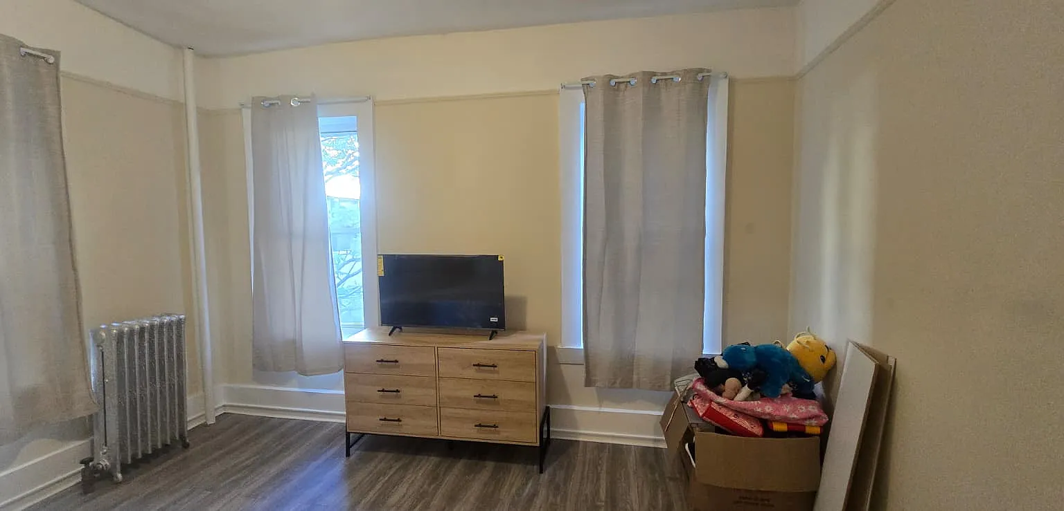 3 bed, $1,500 — Photo 2