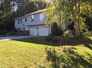 18 Hines Farm Rd, Cranston, RI 02921