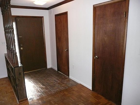 4th image of 10 Oak Ave