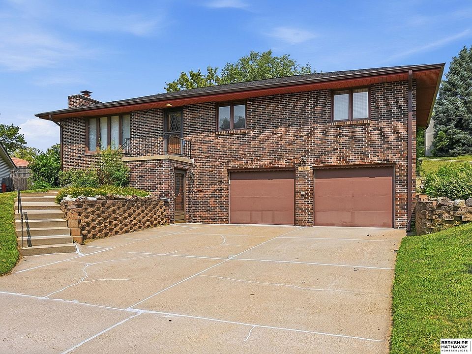 1st image of 4618 Primrose Ln