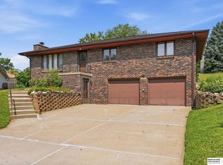 4618 Primrose Ln, Omaha, NE 68157