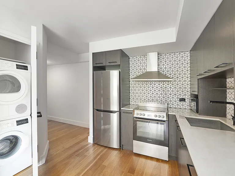 101 E 10th St #3F — Photo 1