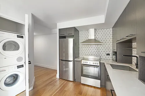 101 E 10th St #3F Photo 1