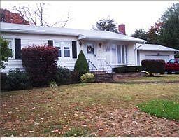 2nd image of 735 Centerville Rd