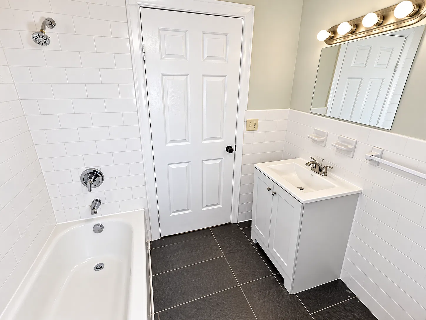 3 bed, 1.5 bath, 1200 sqft, $1,995 — Photo 4