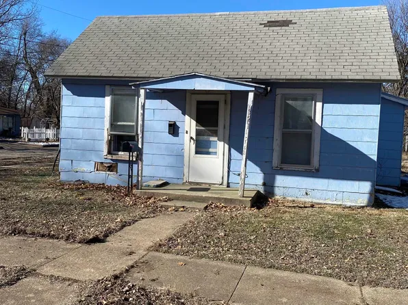 321 Indiana St, Winfield, KS 67156