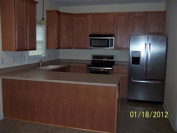 2nd image of 204 Willoughby Ln