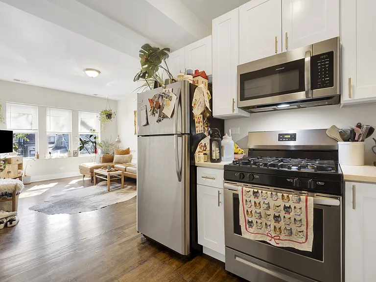2442 N Kilbourn Ave #2 — Photo 7