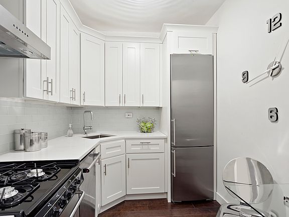 2nd image of 10 W 15th St APT 1103
