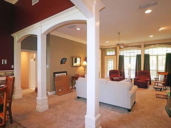 4th image of 3314 Oak Knoll Dr