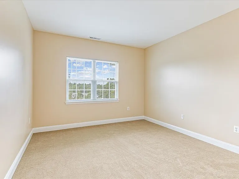 North Pointe Apartments — Photo 16