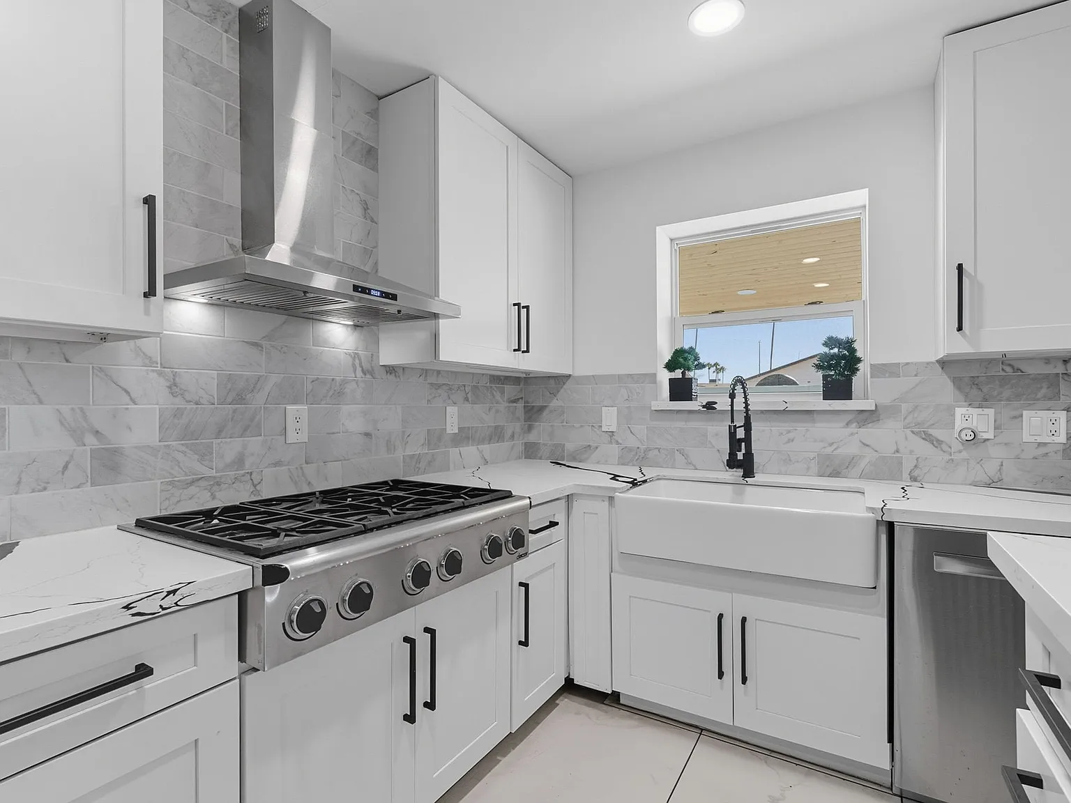 4 bed, 2017 sqft, $3,499 — Photo 3