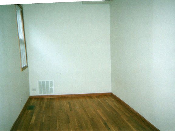 5th image of 2228 W Oakdale Ave