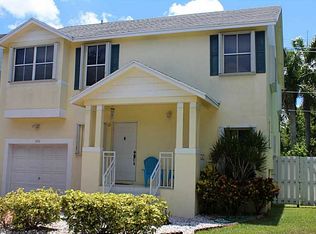 420 NW 102nd Ter, Pembroke Pines, FL 33026