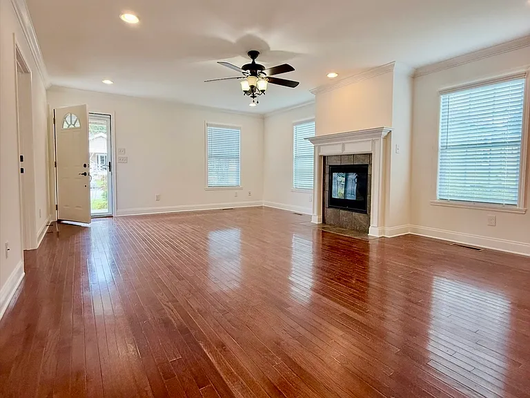 2312 Lawson Ave — Photo 2
