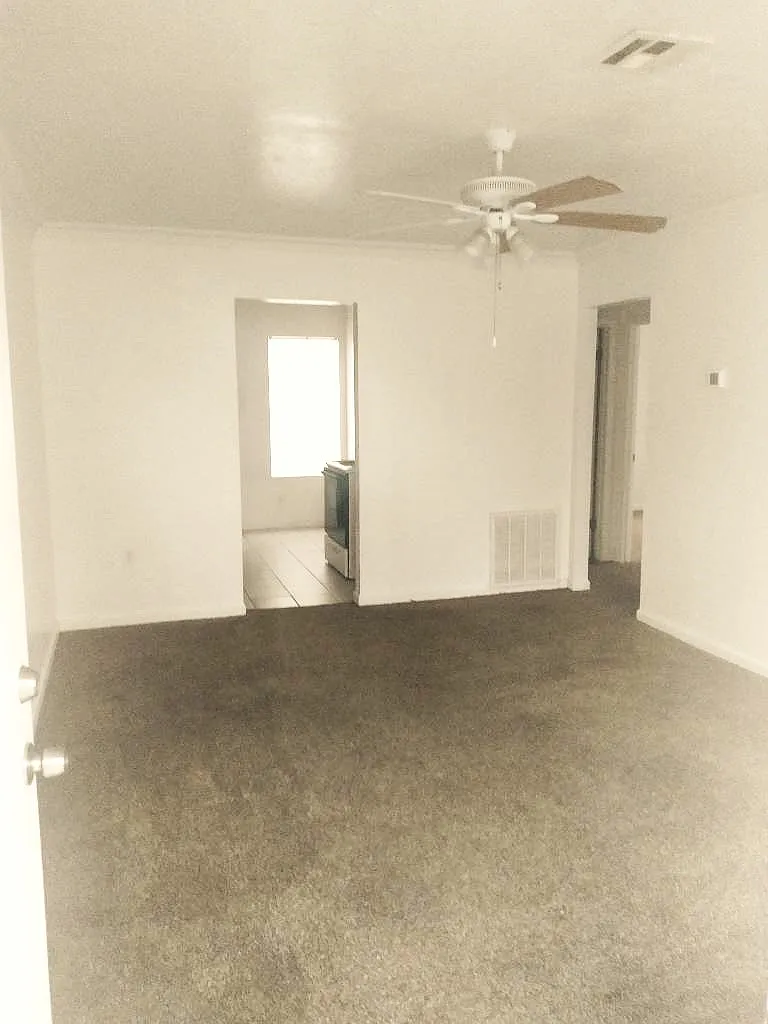 2 bed, 727 sqft, $650 — Photo 2