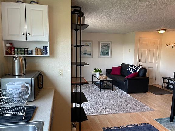 2nd image of 1930 Lawrence St Unit 5