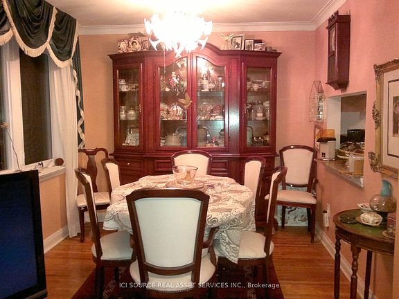 5th image of 43 Ridgemoor Ave