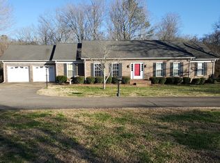 121 Parkway Dr, Waynesboro, TN 38485