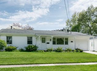 1405 Brookwood Dr, Iowa City, IA 52240