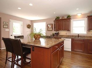 1122 Morningwood Ln, Great Falls, VA 22066