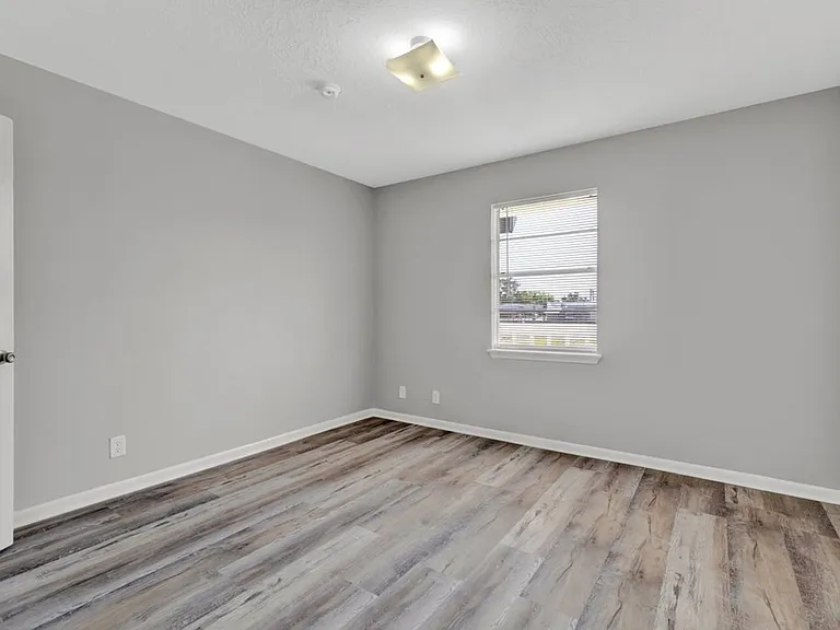 115 W Lagrange St — Photo 6