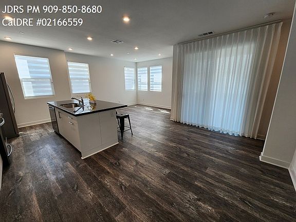 3rd image of 1203 W Cara Dr