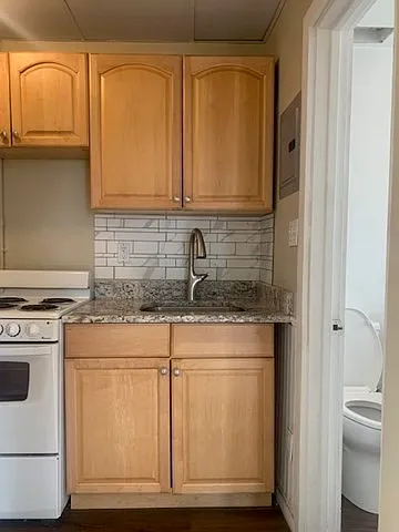 Building Photo - 20 Coral Ave #10