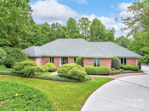 115 Woodglen Ct, Flat Rock, NC 28731