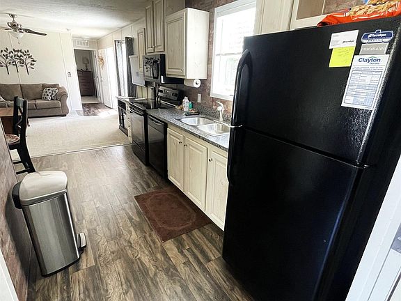 3rd image of 939 Deer Meadow Dr