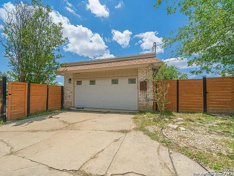 4515 Golf View Dr — Photo 10