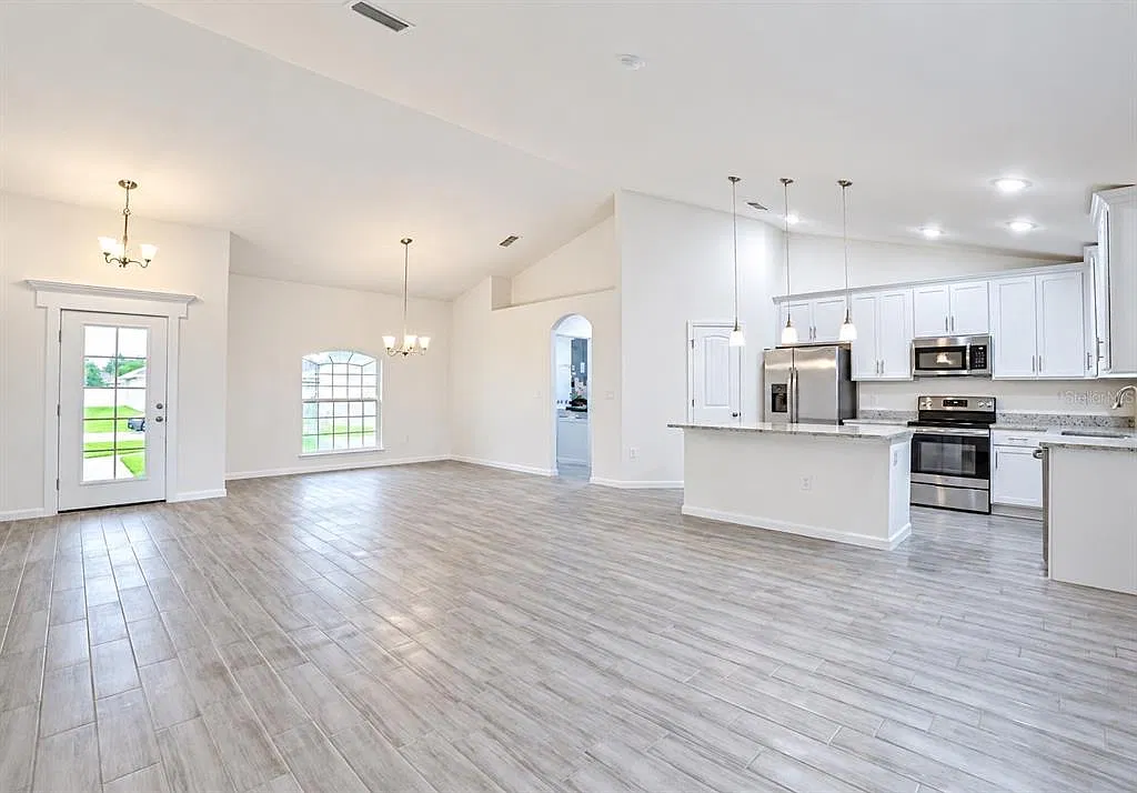 4 bed, 2.0 bath, 1781 sqft, $2,200 — Photo 4