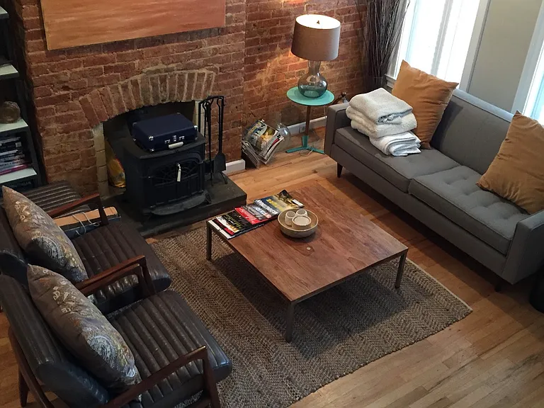656 Acker Pl NE — Photo 5