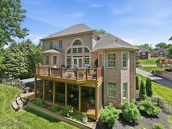5th image of 113 Weyburn Ln