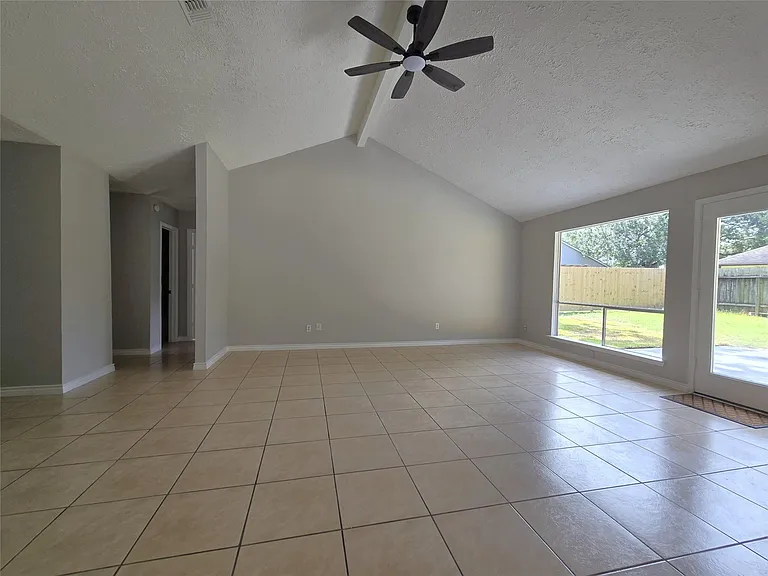 4835 Owens Creek Ln — Photo 3