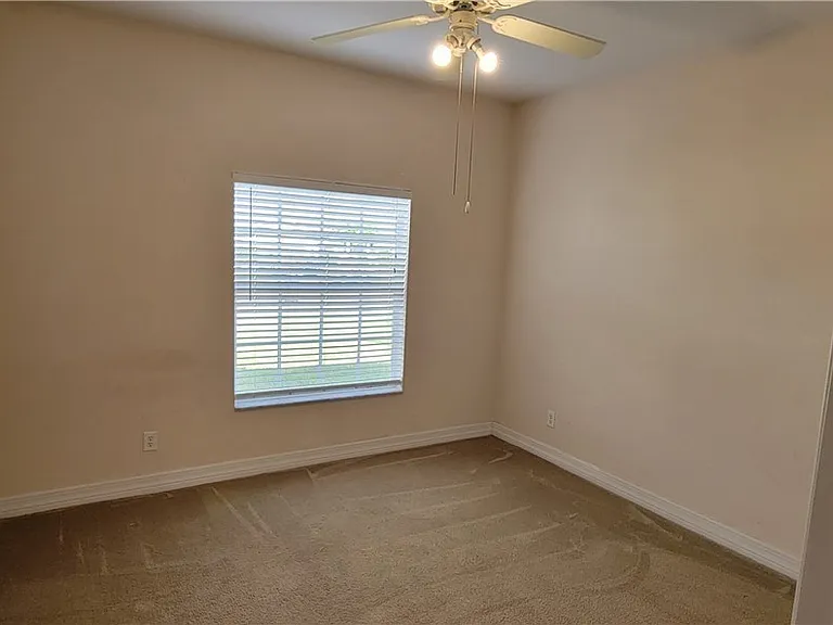 902 SW 21st Ln — Photo 9