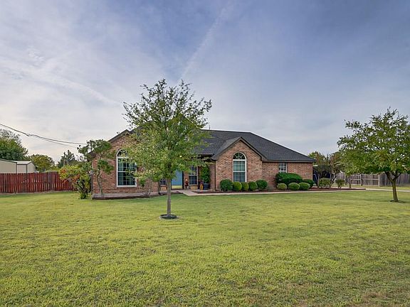5th image of 103 Carmen Dr