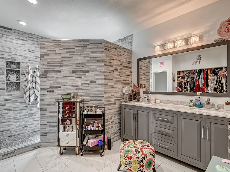 3910 Crooked Oak St — Photo 15