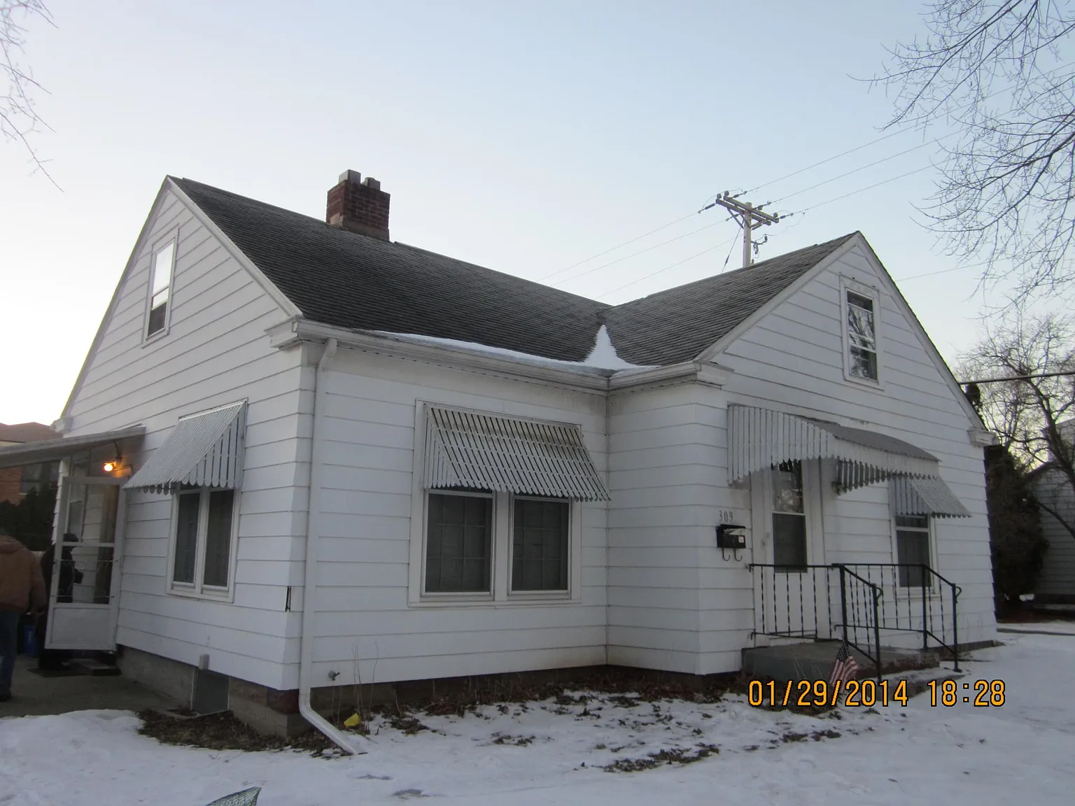 3 bed, 2713 sqft, $2,304 — Photo 2