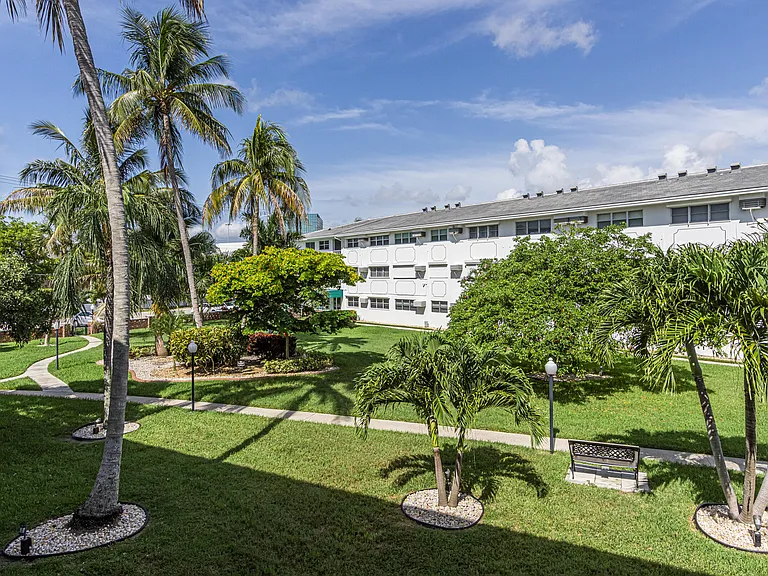 2455 NE 51st St #E-207 — Photo 25