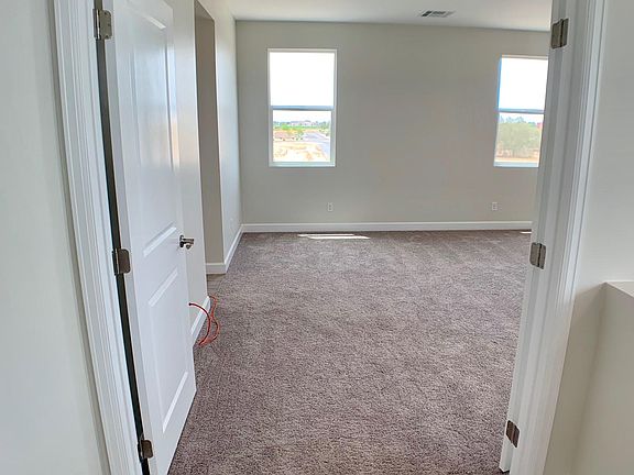 5th image of 553 E Bamboo Ln