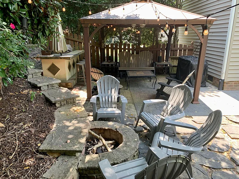 100 Riley Oaks Ln — Photo 3