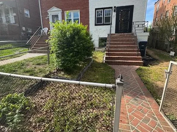 407 Xenia St SE, Washington, DC 20032