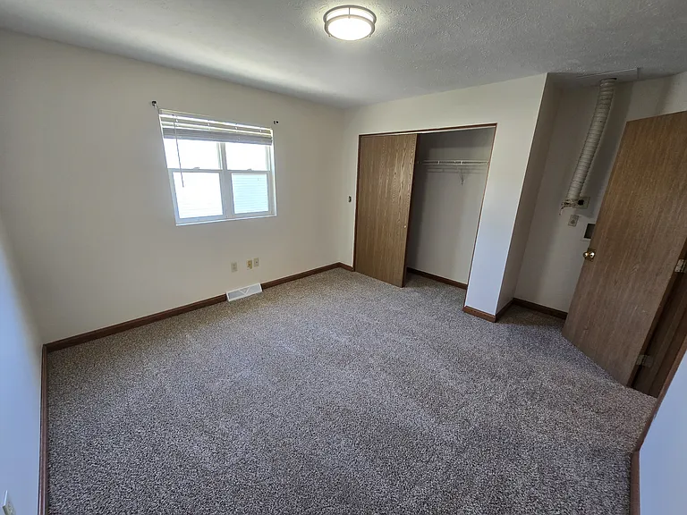 Roxanna Dr — Photo 6