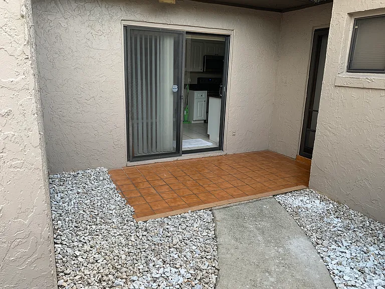 1536 N Carolwood Blvd — Photo 6
